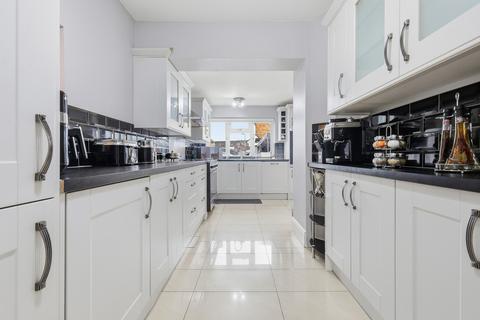 5 bedroom end of terrace house for sale, Elmer Gardens, Rainham, RM13 7