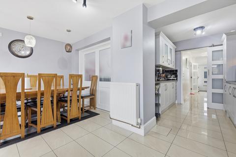 5 bedroom end of terrace house for sale, Elmer Gardens, Rainham, RM13 7