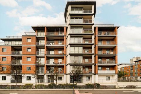 2 bedroom flat to rent, Holland Gardens, Brentford TW8
