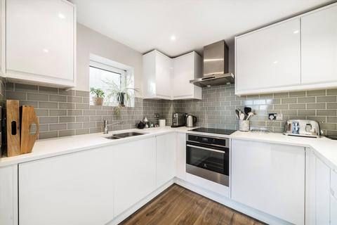 2 bedroom flat to rent, Holland Gardens, Brentford TW8