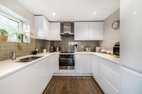 2 bedroom flat to rent, Holland Gardens, Brentford TW8