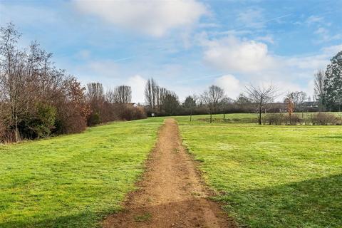 2 bedroom apartment for sale, CYPRESS CLOSE, EPSOM, KT19