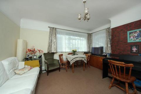2 bedroom flat for sale, Kings Court , W5