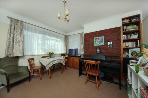 2 bedroom flat for sale, Kings Court , W5