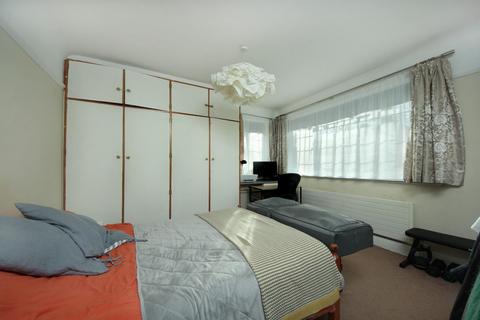 2 bedroom flat for sale, Kings Court , W5