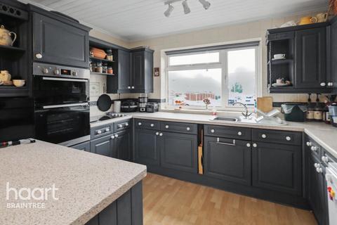 3 bedroom end of terrace house for sale, Lister Road, Braintree