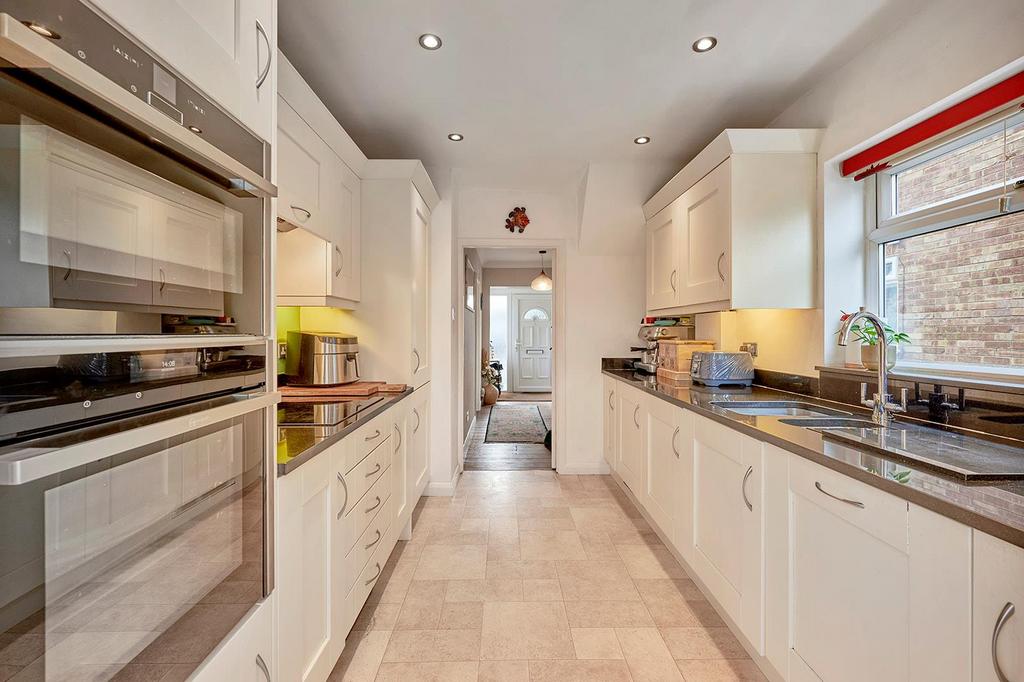 Luxury Re-fitted Kitchen