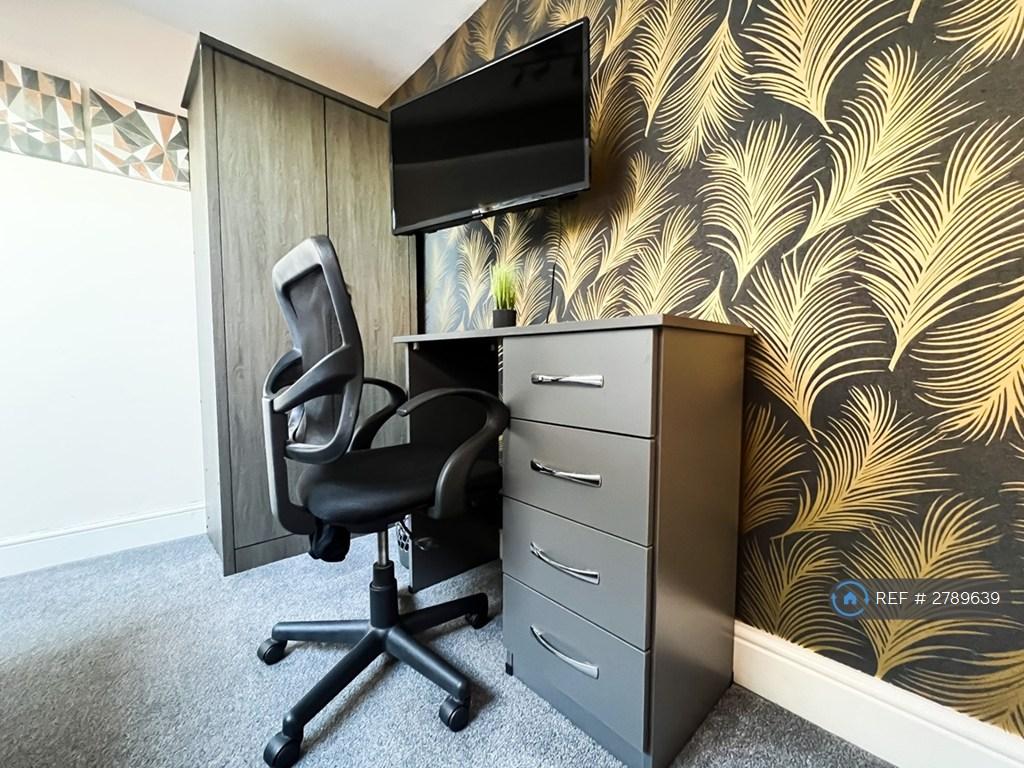 Rm5 Desk Chair Wardrobe