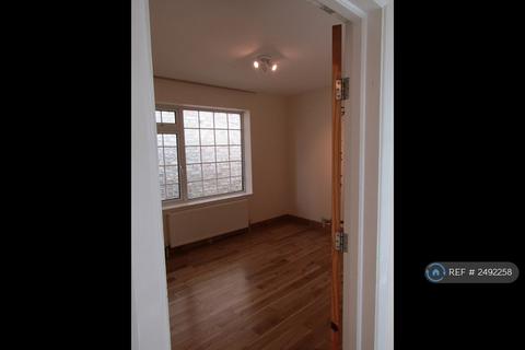 undefined, Macdonald Road, London, N11