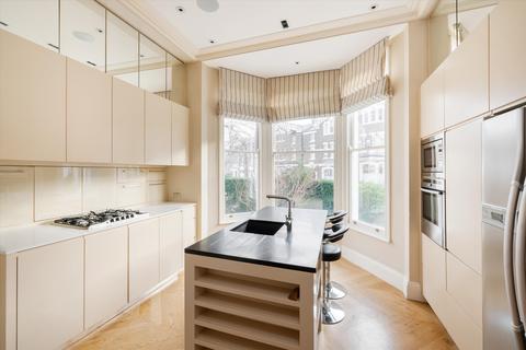 3 bedroom flat for sale, King Henrys Road, London NW3
