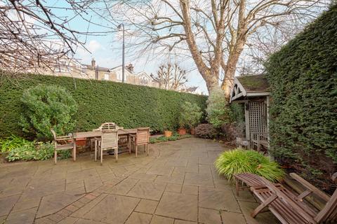 3 bedroom flat for sale, King Henrys Road, London NW3