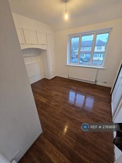 2 bedroom terraced house to rent, Lansbury Drive, Hayes, UB4
