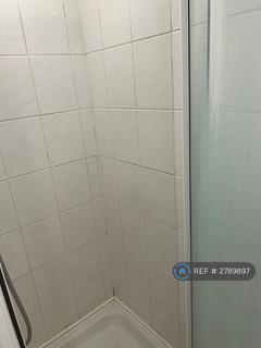 2 bedroom terraced house to rent, Lansbury Drive, Hayes, UB4