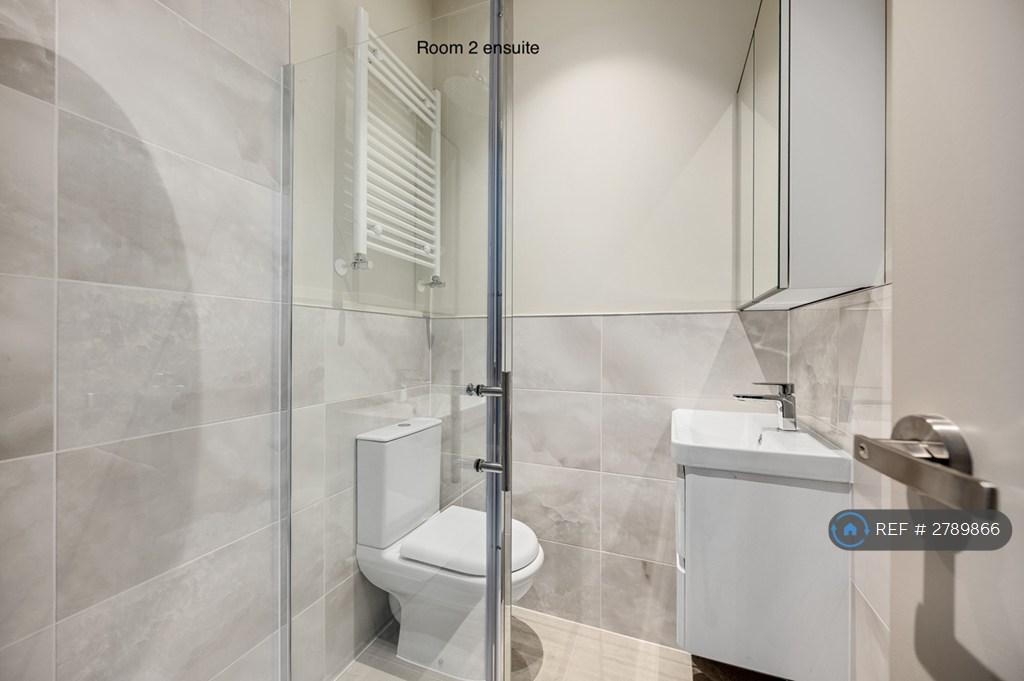 Room 2 Ensuite