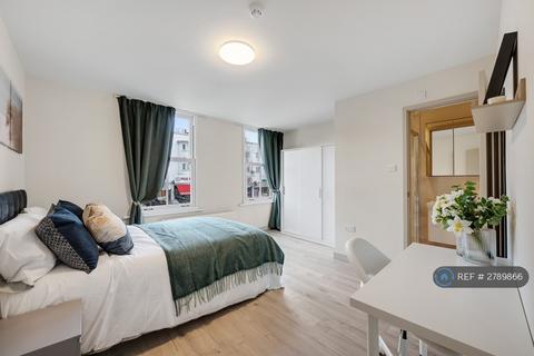 1 bedroom in a house share to rent, London Road, Morden, SM4