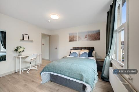1 bedroom in a house share to rent, London Road, Morden, SM4