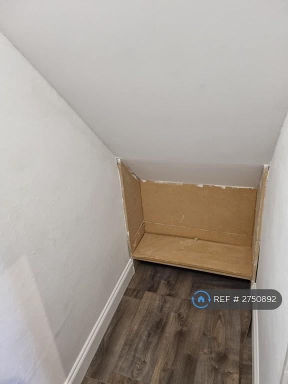 Understairs Shelving