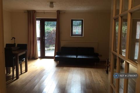3 bedroom terraced house to rent, Layton Road, Brentford, TW8