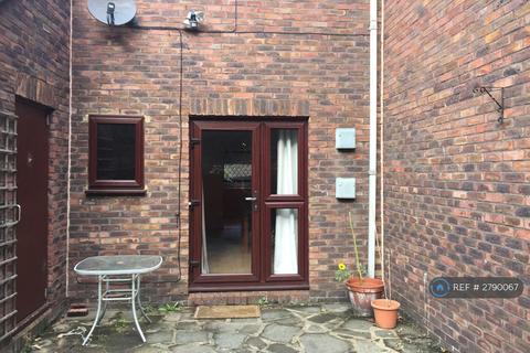3 bedroom terraced house to rent, Layton Road, Brentford, TW8