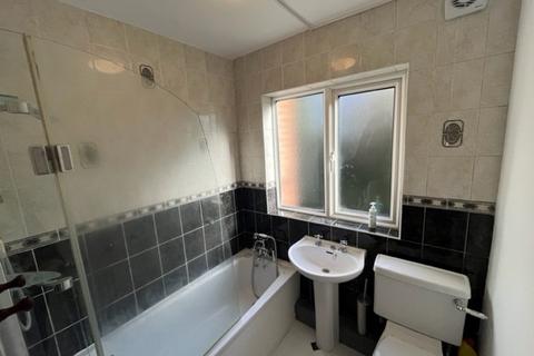 2 bedroom apartment to rent, South Bank, Surbiton KT6