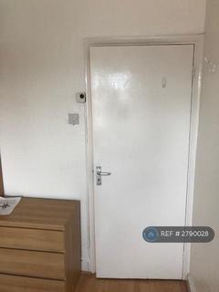 1 bedroom in a flat share to rent, Pennine Mansions, London, NW2