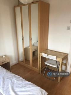 1 bedroom in a flat share to rent, Pennine Mansions, London, NW2