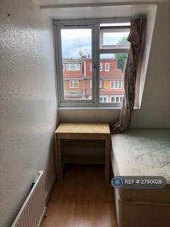 1 bedroom in a flat share to rent, Pennine Mansions, London, NW2