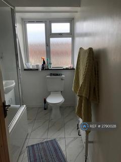 1 bedroom in a flat share to rent, Pennine Mansions, London, NW2