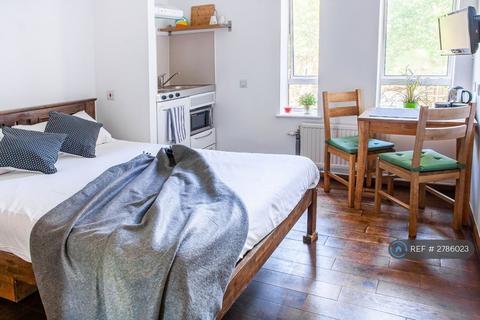 Studio to rent, Mapesbury Lodge, London, NW2