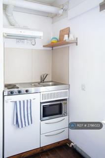 Studio to rent, Mapesbury Lodge, London, NW2