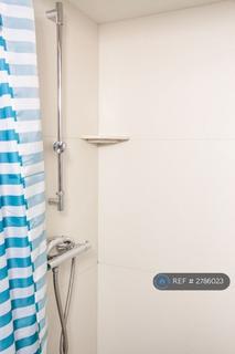 Studio to rent, Mapesbury Lodge, London, NW2