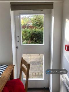 Studio to rent, Mapesbury Lodge, London, NW2