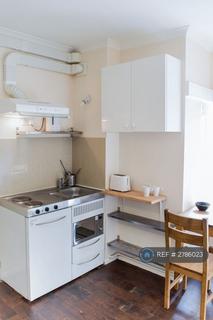 Studio to rent, Mapesbury Lodge, London, NW2