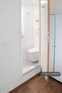 Studio to rent, Mapesbury Lodge, London, NW2