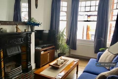 2 bedroom flat to rent, Littlebury Road, London, SW4