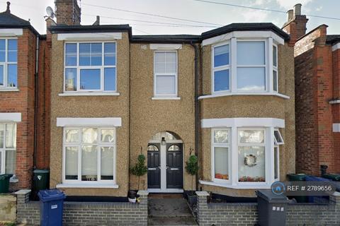 2 bedroom terraced house to rent, Leslie Road, London, N2