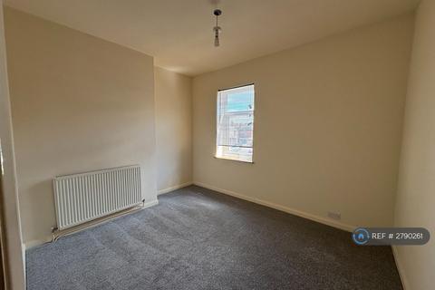 2 bedroom terraced house to rent, Racecommon Road, Barnsley, S70