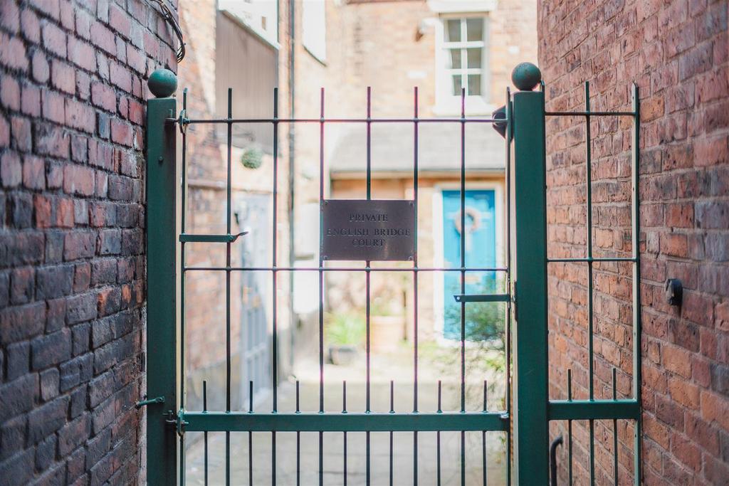 Exterior09.jpg