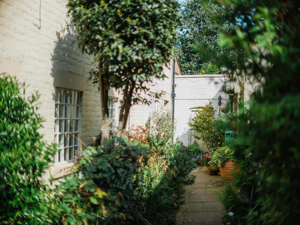 Exterior12.jpg