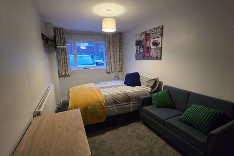 undefined, Luton LU2