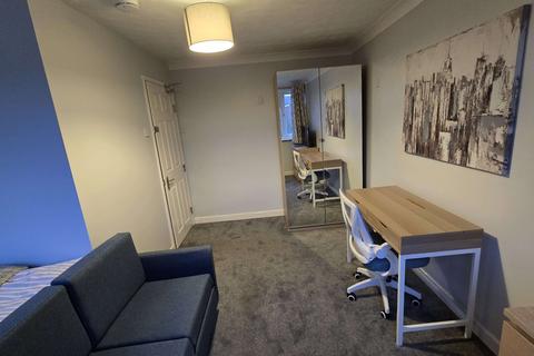 undefined, Luton LU2