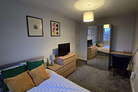 undefined, Luton LU2