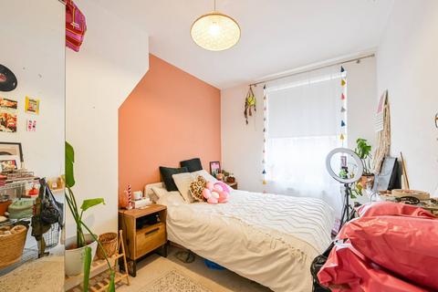 undefined, Bromley High Street, London E3