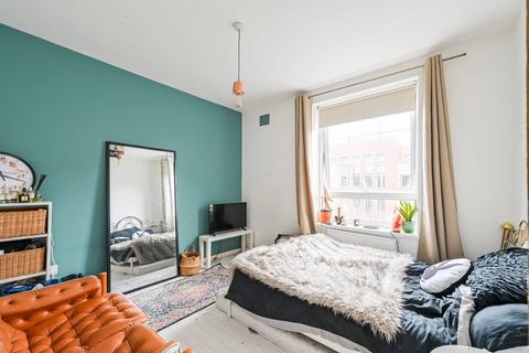 2 bedroom flat for sale, Bromley High Street, London E3