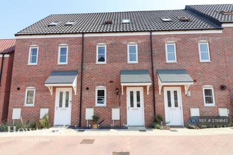 3 bedroom terraced house to rent, Marler Close, Great Yarmouth, NR31