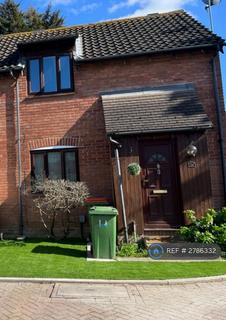 2 bedroom end of terrace house to rent, St. Michaels Close, London, E16