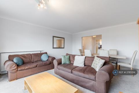 2 bedroom flat to rent, Wessex Court, London, SW15