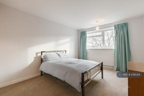 2 bedroom flat to rent, Wessex Court, London, SW15