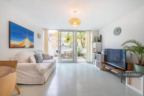 3 bedroom terraced house to rent, Coston Walk, London, SE4