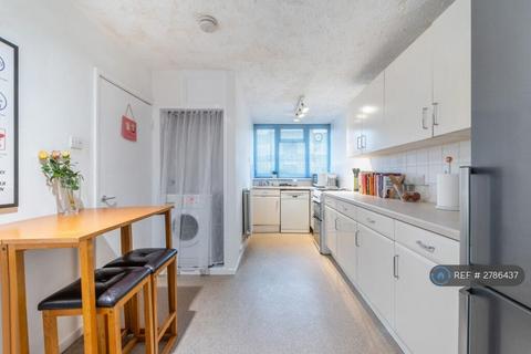3 bedroom terraced house to rent, Coston Walk, London, SE4